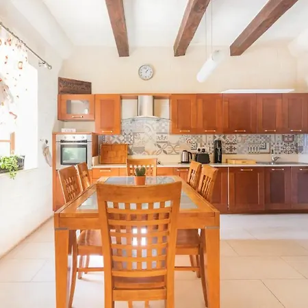 Inzolia - Peaceful With Pool Homestay