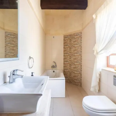 Inzolia - Peaceful With Pool Homestay Il-Pergla